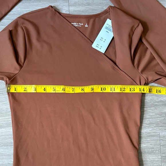 Abercrombie & Fitch Womens Bodysuit Sz Small Long Sleeve Asymmetrical Neck NEW - Picture 5 of 6